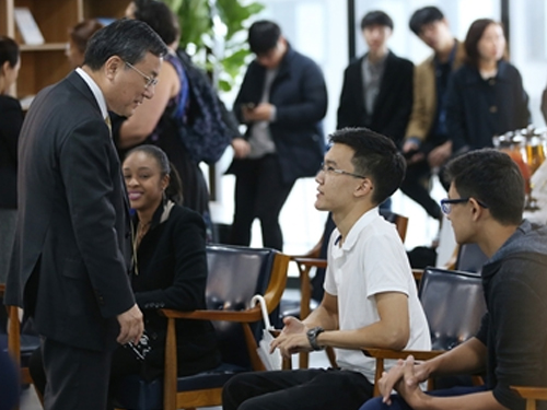 Global Lounge Opens for Language and Cultural Exchange 이미지