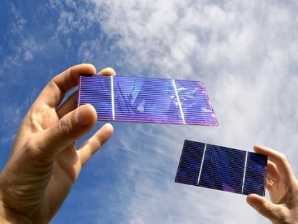 KAIST Researchers Introduce New and Improved, Next-Generation Perovskite Solar Cell 이미지