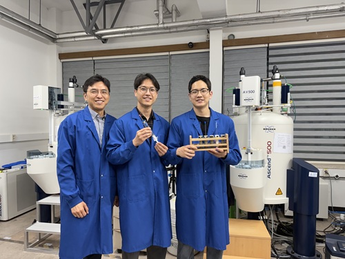 Simultaneous Analysis of 21 Chemical Reactions... AI to Transform New Drug Development 이미지