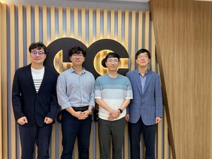 스스로 물체를 집고, 걷는 '실시간 프로그래밍 로봇 시트' 개발 이미지