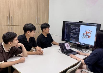 암 표적 돌연변이에 최적의 약물 후보 자동 설계 AI 개발 이미지