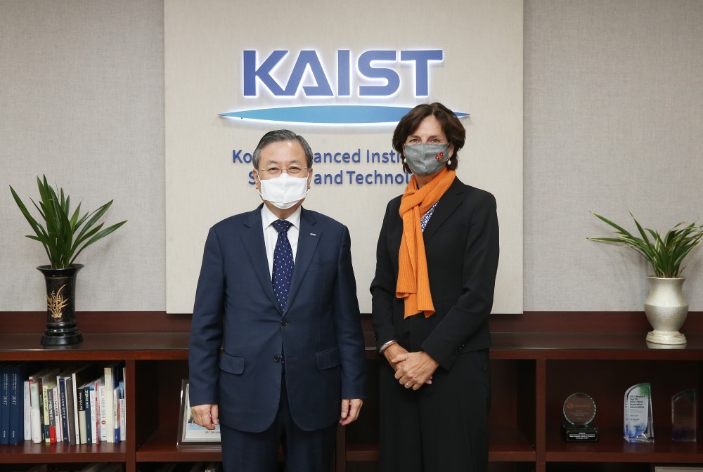 President Sung-Chul Shin and Ambassador H.E. Joanne Doornewaard